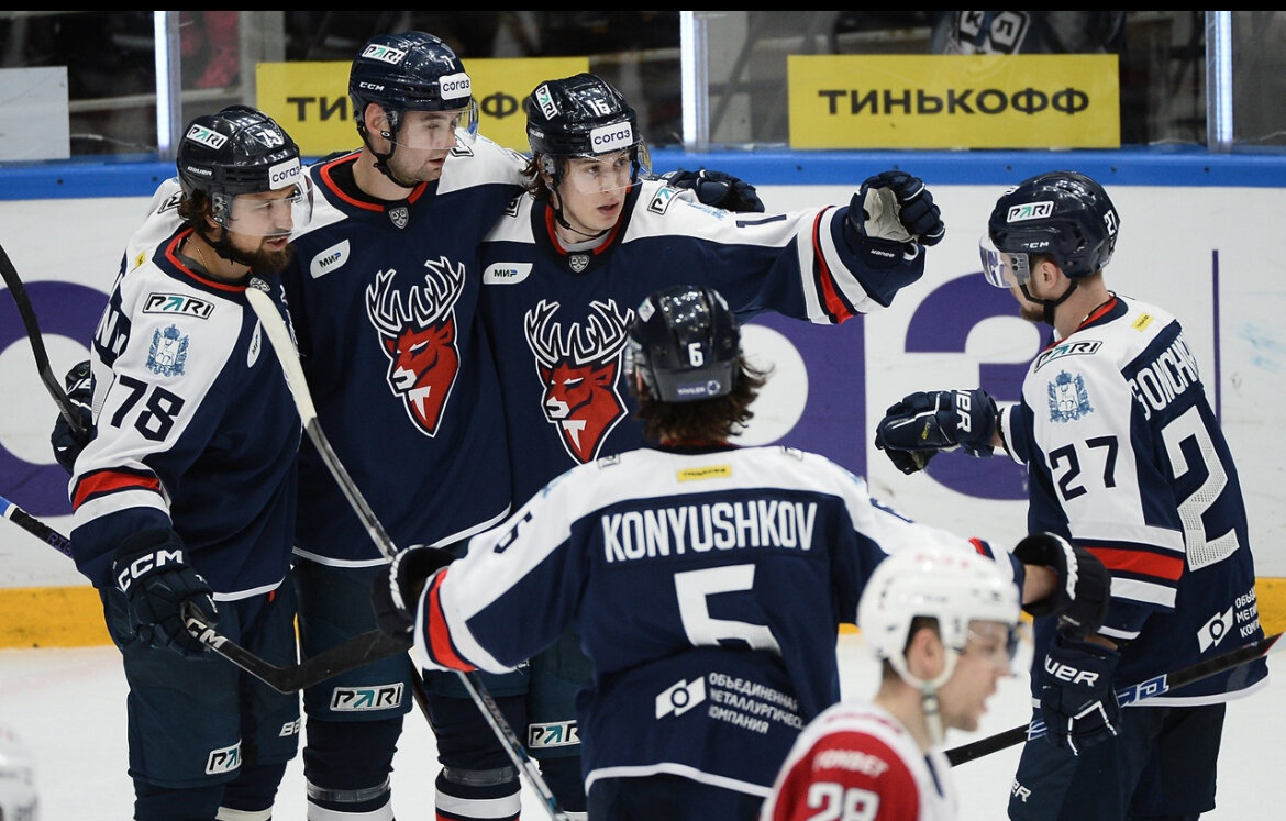 28.12.23 проходил последний матч в 23 году хоккейного клуба Торпедо - против хоккейного клуба Локомотив . 
Стартовые пятерки команд  Торпедо :  Фирстов - Летунов - Артамонов - Бокун - Конюшков ( А ) .  На воротах Адам Хуска , бэкап Иван Кульбаков . Капитан Алексей Кручинин . 
 Локомотив : Каюмов - Шалунов - Березкин -  Рафиков ( К )  - Сергеев . На воротах Даниил Исаев , бэкап  Иван Бочаров . Капитан Рафиков . 
    Первый период :  в большинстве на 8.43 минуте с передачи  Березкина , Шалунова шайбу забросил Сергеев , счет 0:1 . На 7.14 минуте шайбу забросил Черепанов , счет 0:2 .
    Второй период :  в большинстве на 9.46 минуте с передачи Грената , Иванова шайбу забросил Алексеев Денис  , счет 0:3 . В большинстве на 6.25 минуте с передачи Бута , Рафикова шайбу забросил Лихачев , счет 0:4 .У торпедо замена враторя , Кульбаков вышел на лед . 
    Третий период: на 15. 41 минуте с передачи Иванова , Лихачева шайбу забросил Никулин , счет 0:5 .  В большинстве На 11.43 минуте с передачи Конюшкова , Гончарука шайбу забросил Летунов , счет 1:5. В большинстве на 11.23 минуте с передачи Линча , Силаева шайбу забросил Фирстов , счет 2:5. На 9.03 минуте с передачи Летунова , Фирстова шайбу забросил Шавин, счет 3:5. Игра завершилась со счет 3:5 в пользу Локомотива.