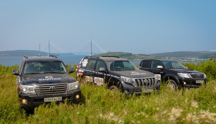  Владивосток, как и подобает приморскому городу, славится своими маяками, каждый из которых имеет свое имя и неповторимую историю. Одним из самых известных и красивых среди них признан Басаргинский маяк, стоящий у главных морских ворот города. Вот уже почти 80 лет он не только служит значимым навигационным ориентиром для судов, идущих через пролив Босфор Восточный в бухту Золотой Рог, но и входит в число наиболее узнаваемых символов Владивостока. И наиболее недоступным жителям города.