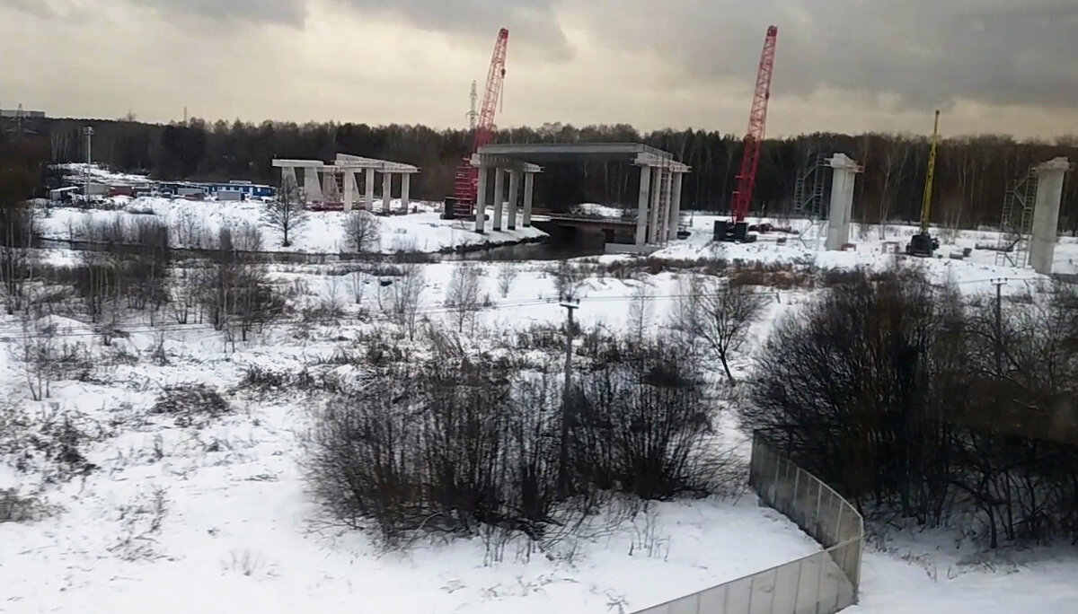 Строительство автодороги ЮЛА в пойме р. Пехорка в декабре 2023 года, фото автора