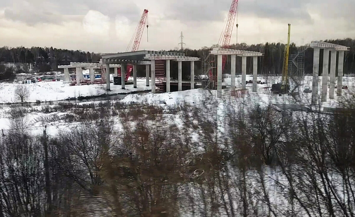 Строительство автодороги ЮЛА в пойме р. Пехорка в декабре 2023 года, фото автора 