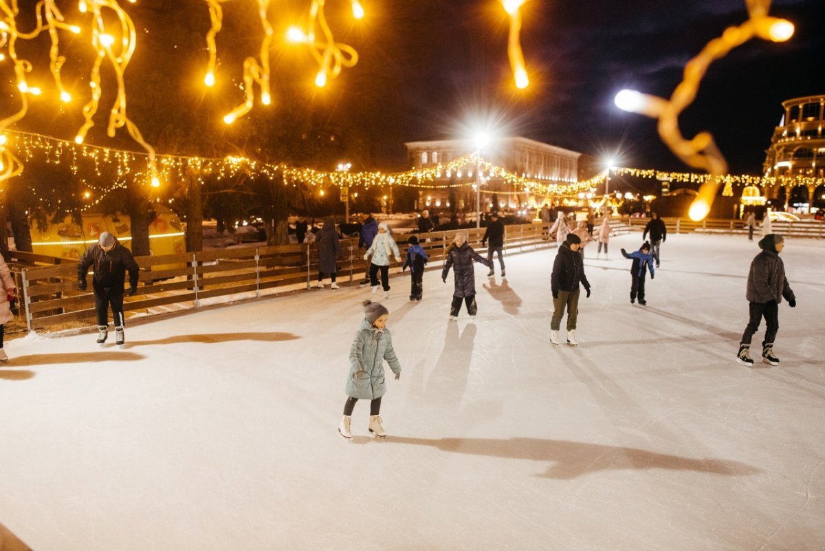    Скромно и негромко.