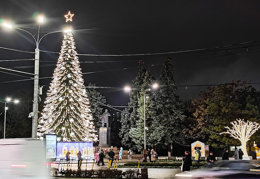 Наступает самая радостная и яркая пора в году - Новый год и каникулы. Ростовчан ждёт масса увлекательных мероприятий.