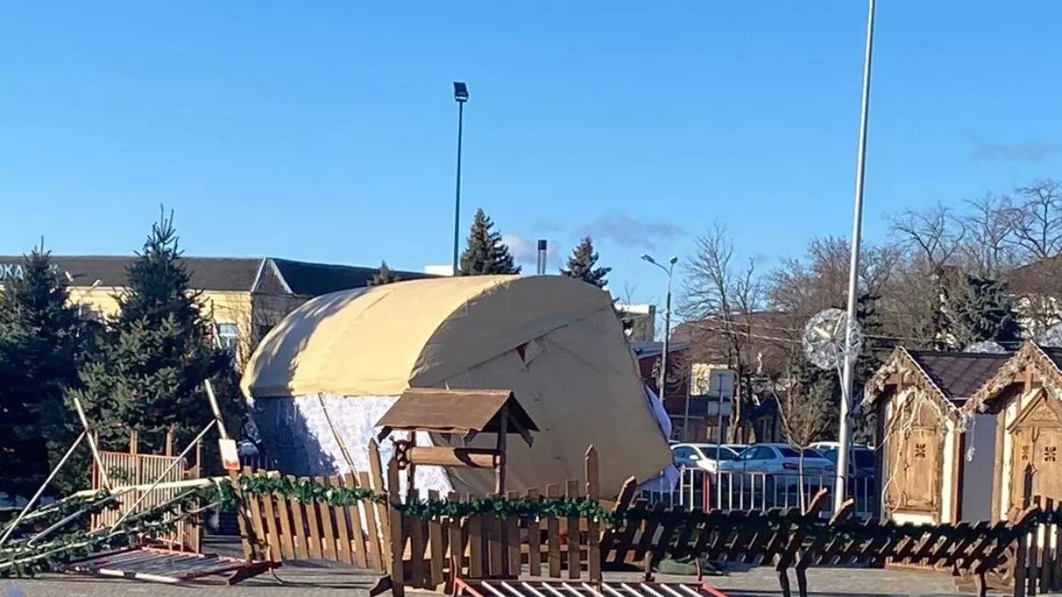     В Георгиевском округе не будут восстанавливать разрушенную стихией резиденцию Деда Мороза, сообщил в Telegram глава округа Андрей Зайцев.