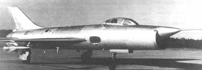 Опытный перехватчик Т-3 с ракетами К-7.