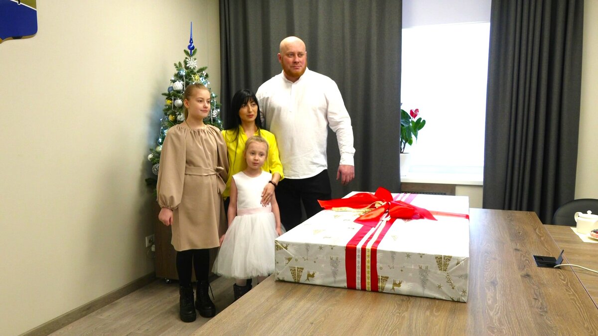    Наталья Комарова исполнила мечты детей с «Ёлки желаний»