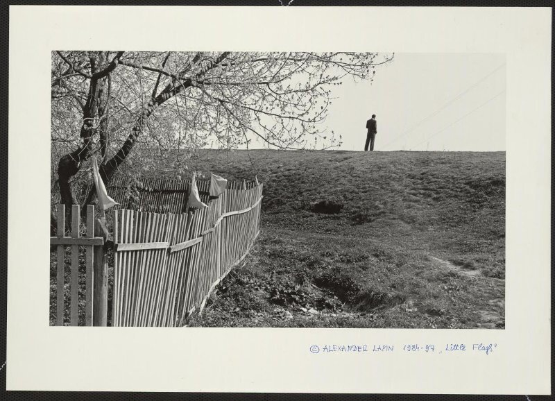    «Маленькие флаги», 1984 - 1997 годы, Лапин Александр Иосифович, проект: russiainphoto.ru
