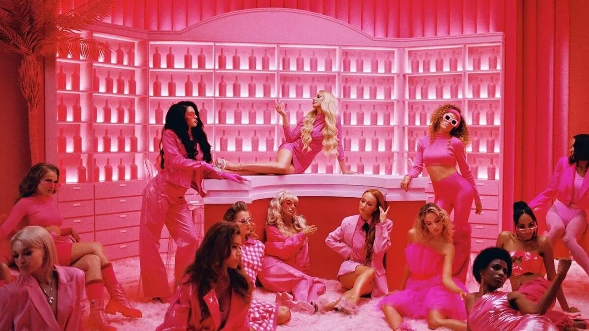     Такие жесткие меры, как возможное лишение гражданства Асти, профессиональных званий других участников голой вечеринки Ивлеевой и отмена их концертов воспринимается участниками СВО, в том числе волгоградцами, как справедливое наказание за оскорбительное в современных реалиях поведение.