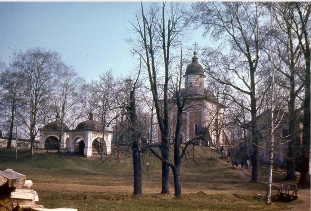 Общий вид территории Ивановского монастыря. Фотография, 1980-е гг.