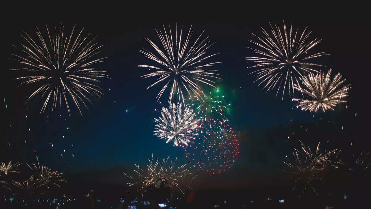     В Нижнем Новгороде обозначили места, где местные жители и туристы могут пускать салюты в новогодние праздники. Всего выбрано восемь локаций. О том, где находятся территории, рассказали в МКУ «Управление ГОЧС города Нижнего Новгорода».