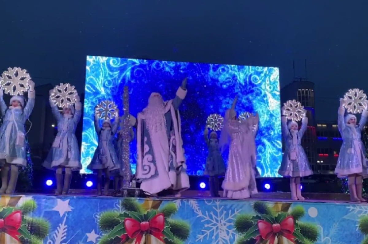    Ледяной городок открылся на площади Советов в Улан-Удэ