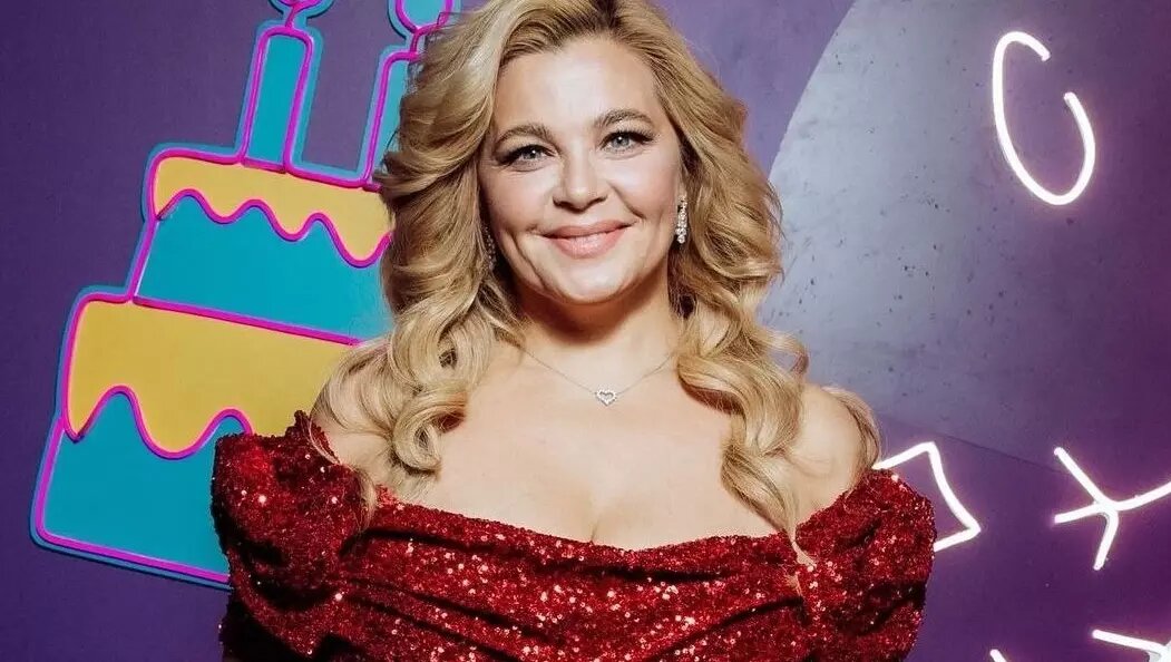     Известная актриса, уроженка Нижегородской области Ирина Пегова выступила на конкурсе юных талантов «Синяя птица» (6+) телеканала «Россия». Она поразила фанатов своим образом.