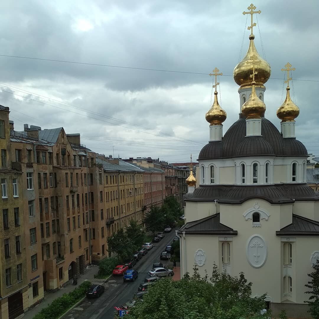 Дом ксении петербургской. Храм Ксении Петербургской в Санкт-Петербурге на Лахтинской. Церковь Ксении Петербургской на Лахтинской улице. Храм Ксении блаженной на Лахтинской 17.