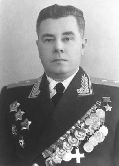 Михаил Фёдорович Панов (21 ноября 1901 года, д. Овчинниково, Витебская губерния — 8 мая 1979 года, Москва) — советский военачальник, Герой Советского Союза (29.05.1945). Генерал-лейтенант танковых войск (19.04.1945)