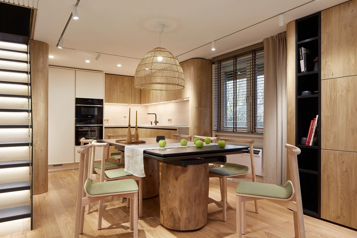 Проект «Дачный ответ» в гостях у футболиста Евгения Смертина. Люстра ручной работы от «Lozaramazanov»