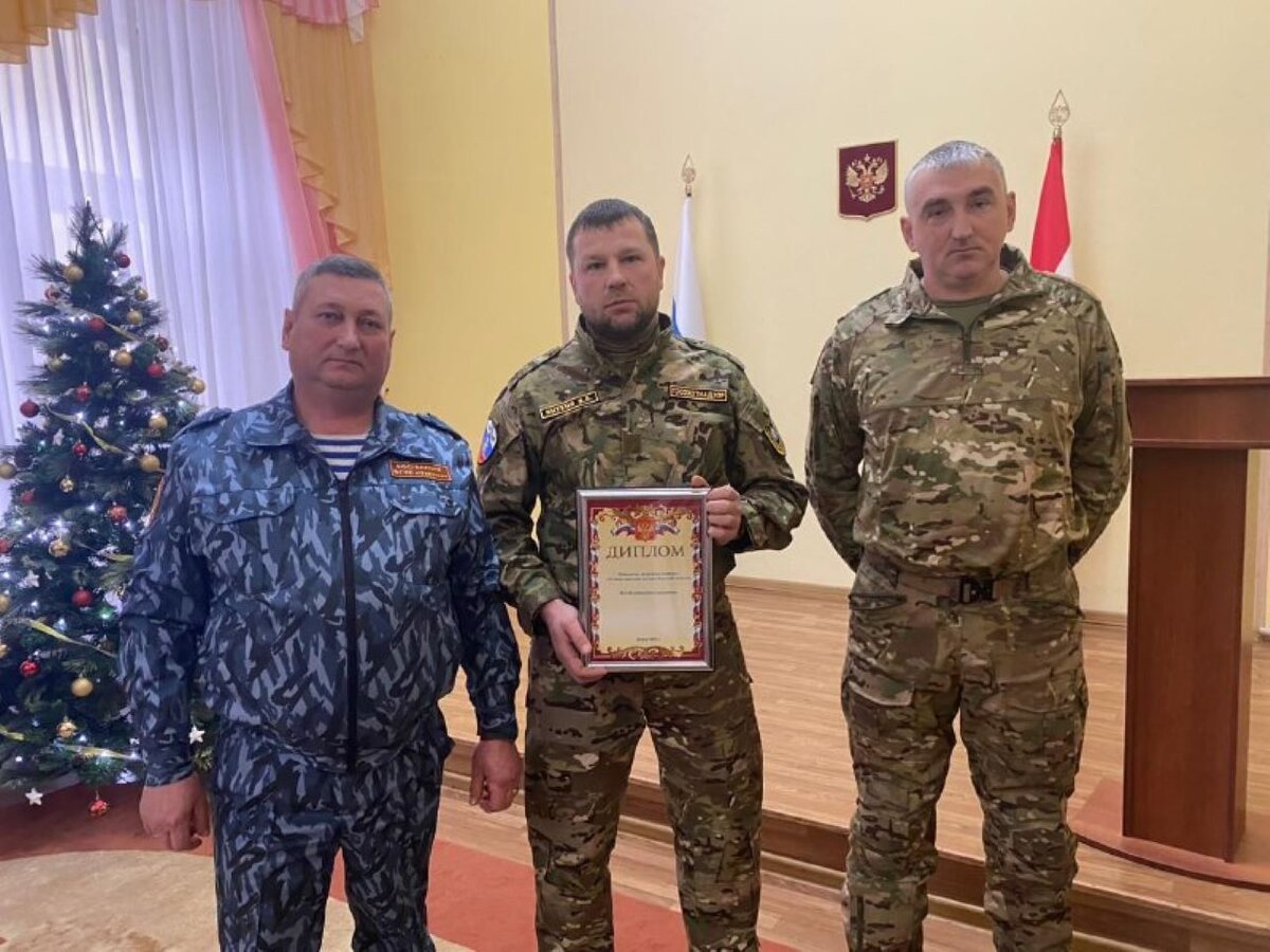    Губернатор Курской области Роман Старовойт наградил лучшую народную дружину региона