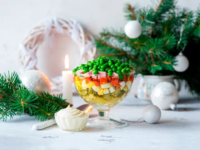 Самые популярные салаты на Рождество: 10 рецептов в вашу копилку