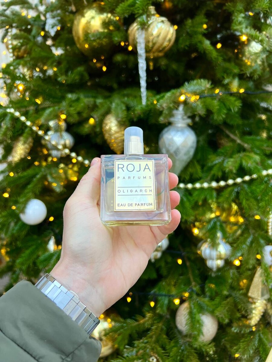 Oligarch это аромат для мужчин, он принадлежит к группе шипровые. Парфюмер: Roja Dove. Верхние ноты: Лимон, Бергамот, Лайм, Лаванда и Чабрец; средние ноты: Яблоко, Черная смородина, Цветок апельсина, Чампака, Кокос, Жасмин и Лилия; базовые ноты: Плоды можжевельника, Береза, Розовый перец, Кедр, Бобы тонка, Дубовый мох, Амбра, Кожа, Мате, Мускус, Пачули, Ваниль, Анис и Корень фиалки. 
