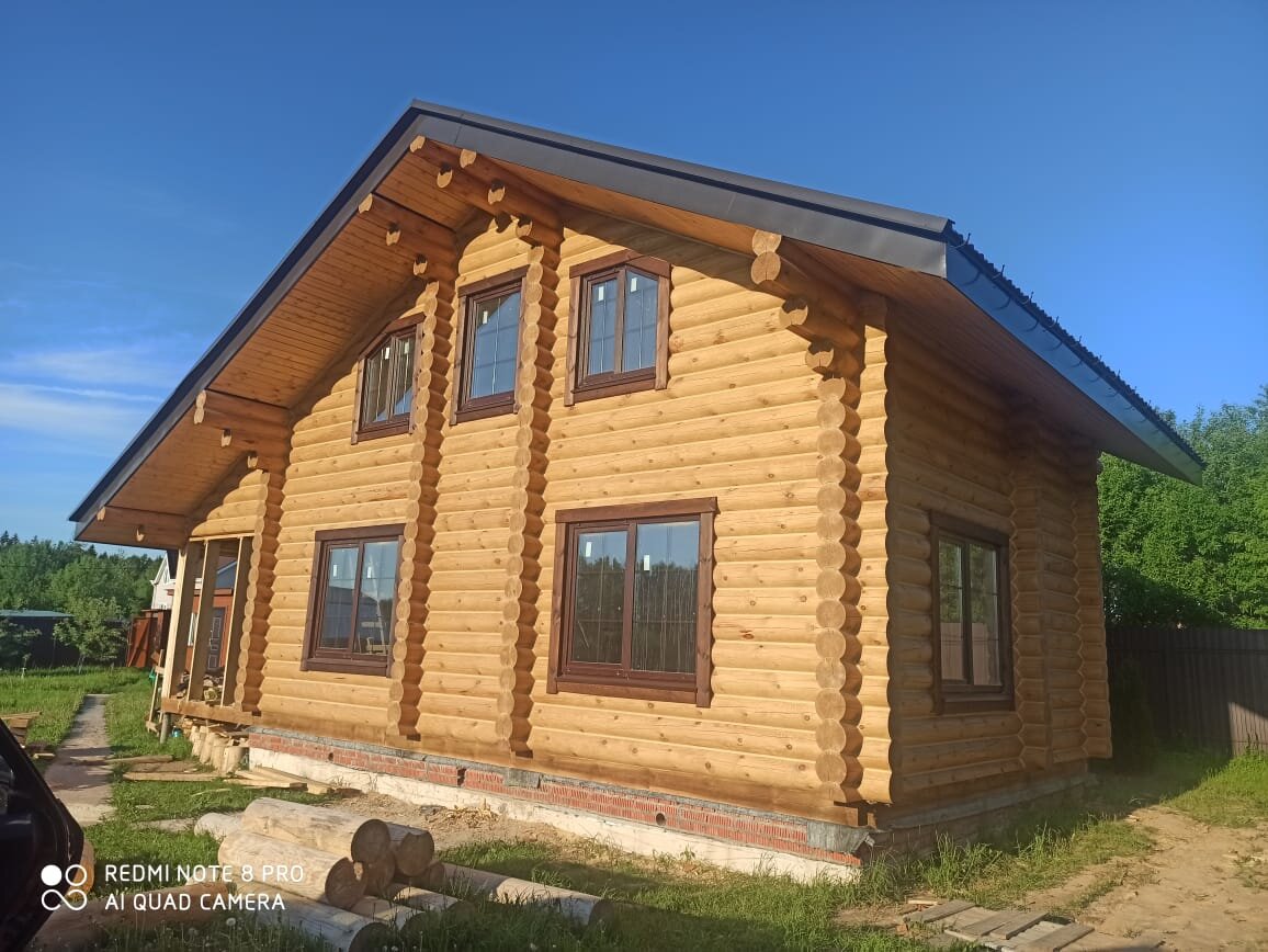 Цвет стен сруба, близкий к натуральным цветам дерева - сосна, лиственница, дуб.