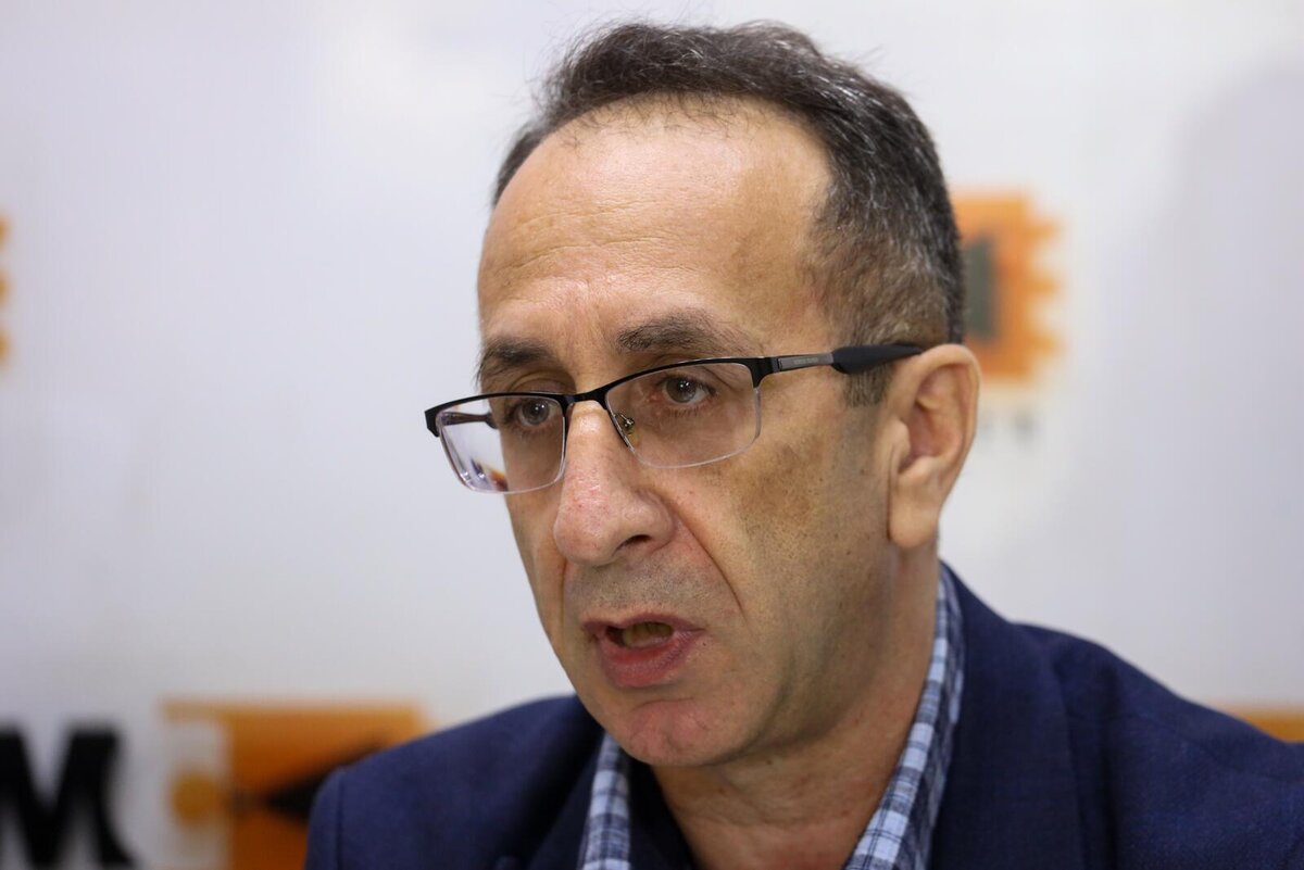 Автор учебника по истории 7 класса Смбат Ованнисян на пресс-конференции (29 декабря 2023). Еревaн © Photo:Armenpress / Hayk Badalyan