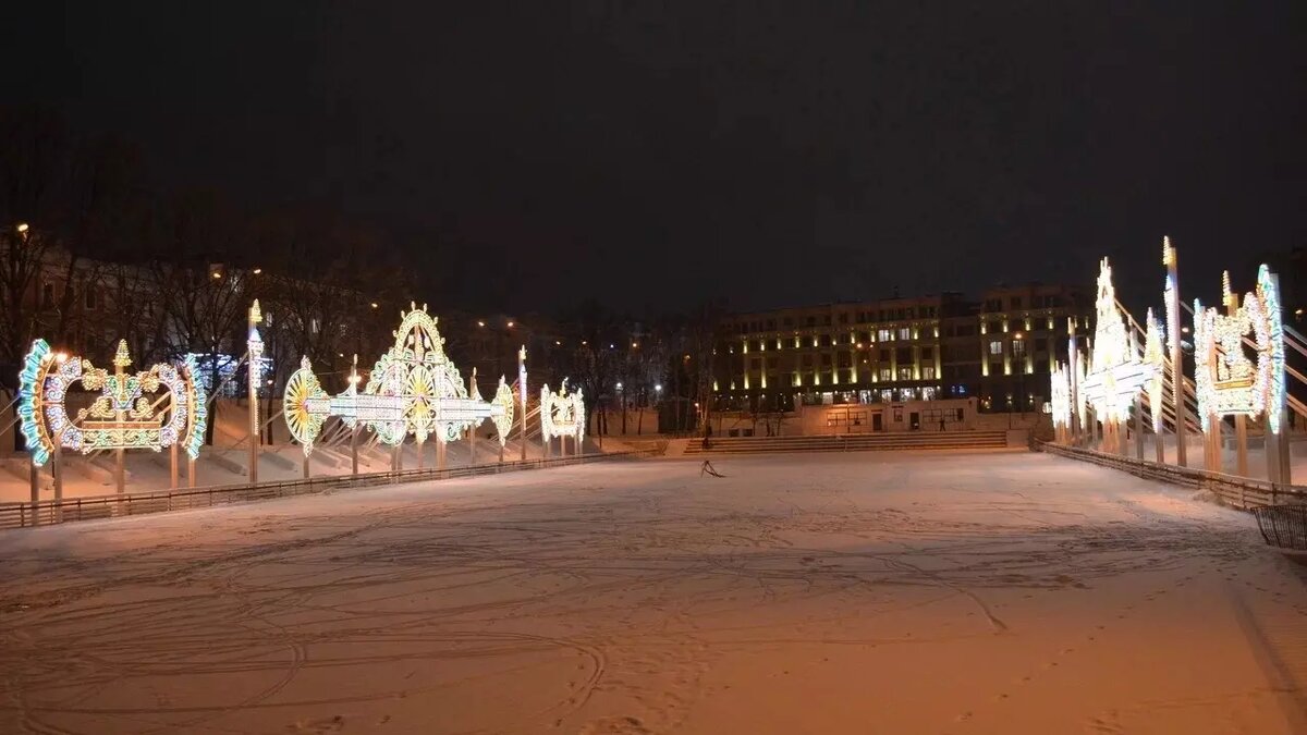     В Казани начали снова заливать каток в парке «Черное озеро». Этим занимается дирекция парков и скверов, пишет «Бизнес Онлайн».