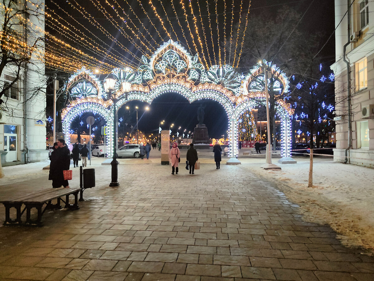 Вход на площадь с улицы Почтовой