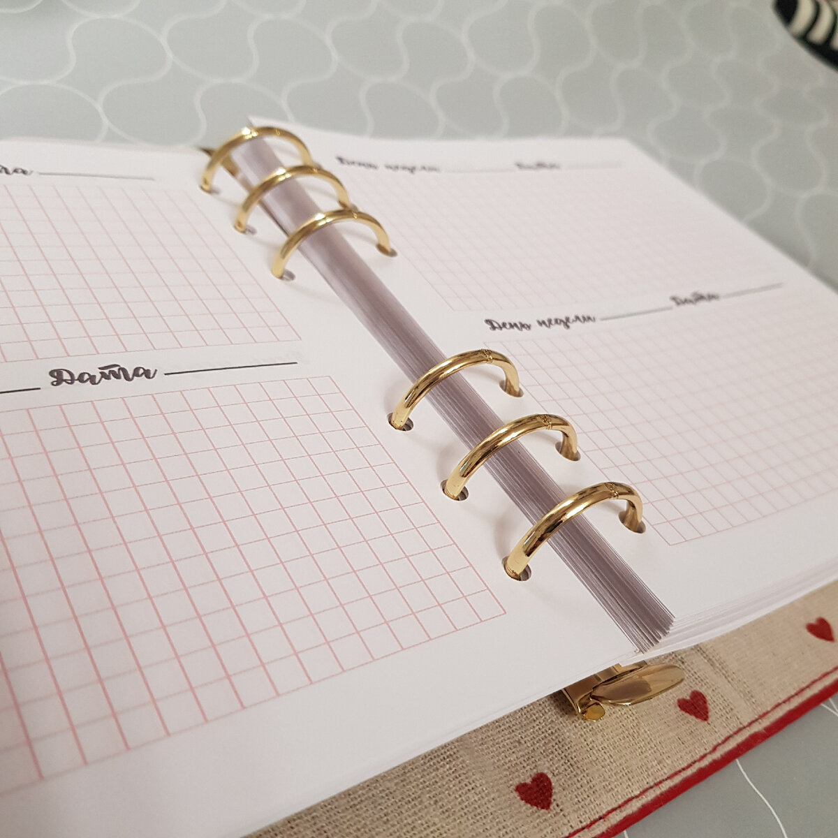 Планер ручной работы с индивидуальной разработкой страниц для планирования.  