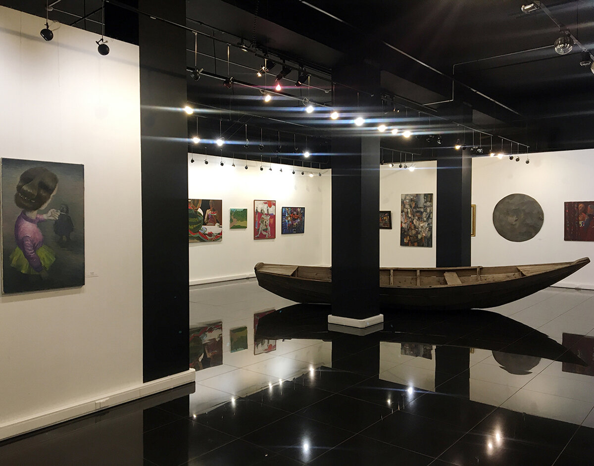 Пространство Галереи XXI века, выставка «Два взгляда – один путь»