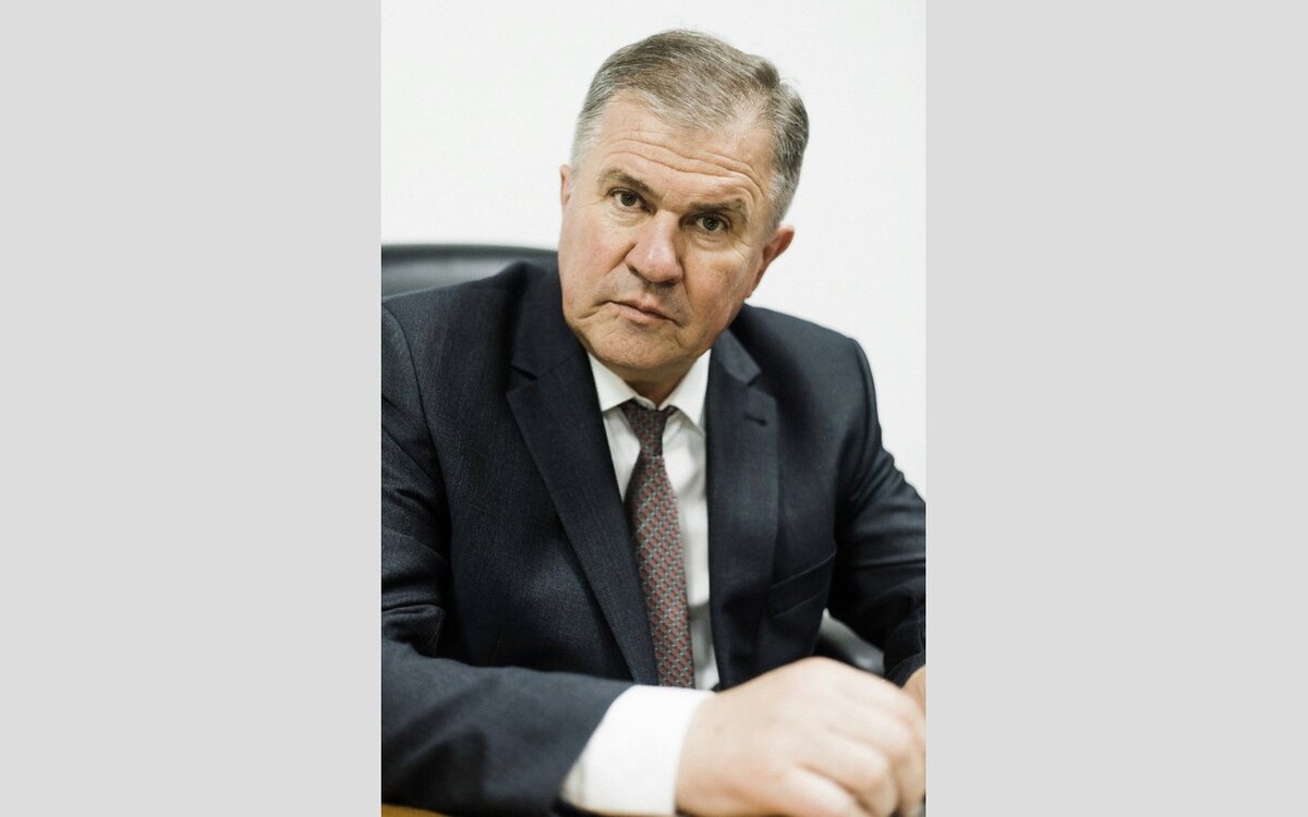    Место уволенного худрука Воронежского камерного театра Михаила Бычкова занял Сергей Карпов