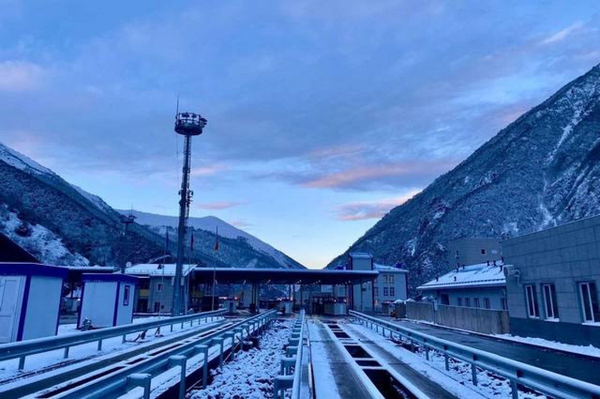    После реконструкции на КПП «Верхний Ларс» появились 24 новые полосы