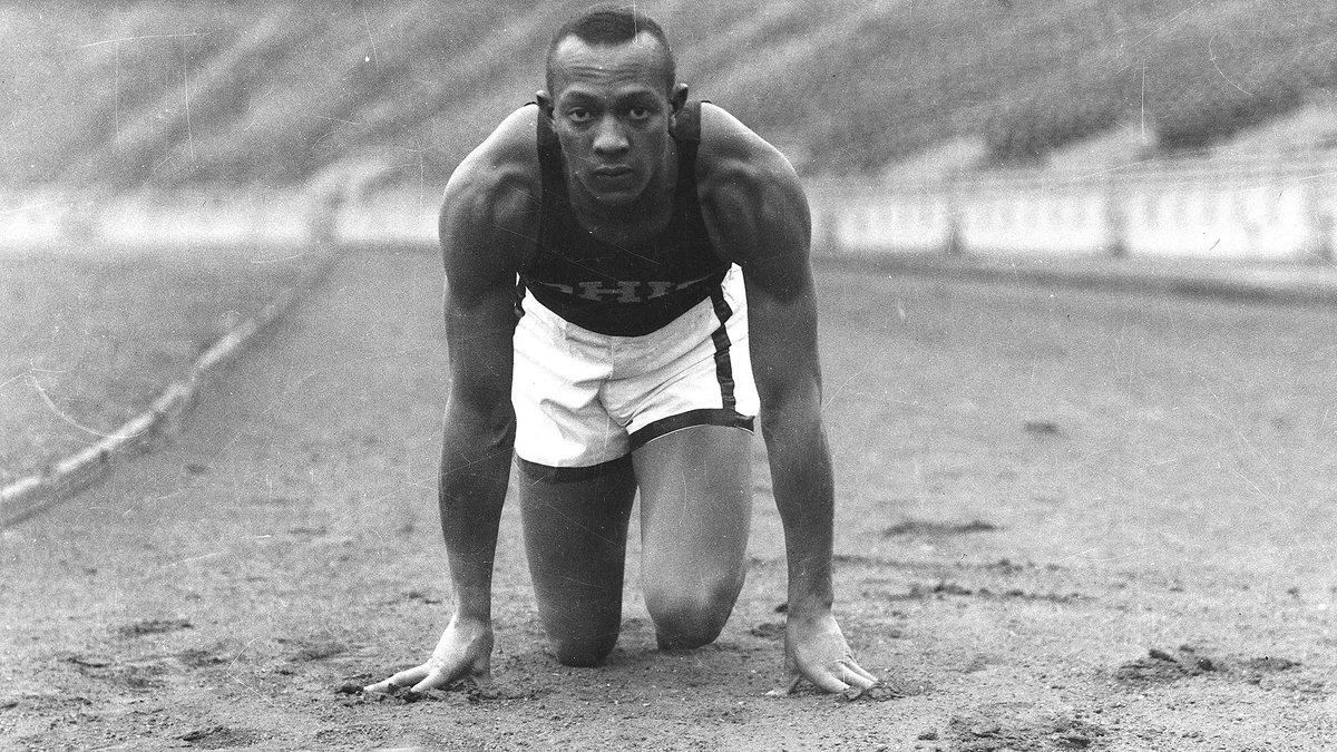 Первый олимпийский бегун. Джесси Оуэнс 1936. Спринтер Джесси Оуэнс.
