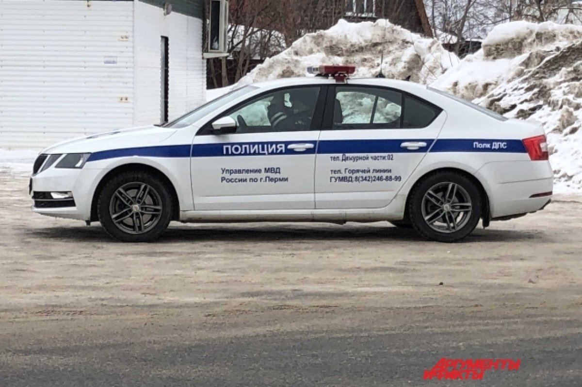    Под Пермью в результате ДТП опрокинулась иномарка