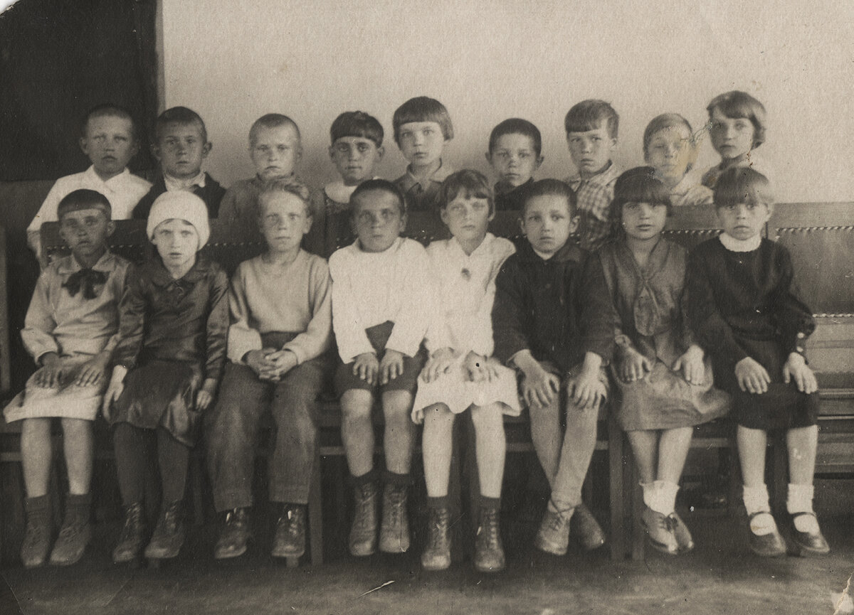 Группа отличников 2 В класса, 1938 год