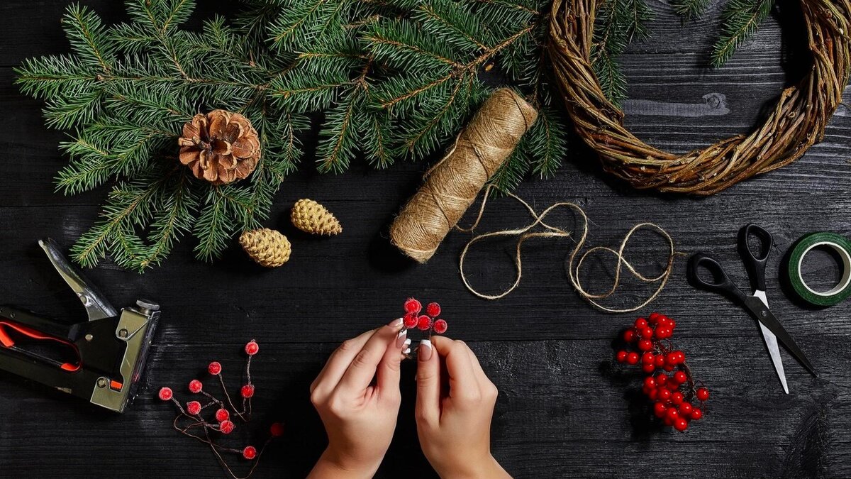    Икебана из лапника как вариант новогодней ели в домах югорчан