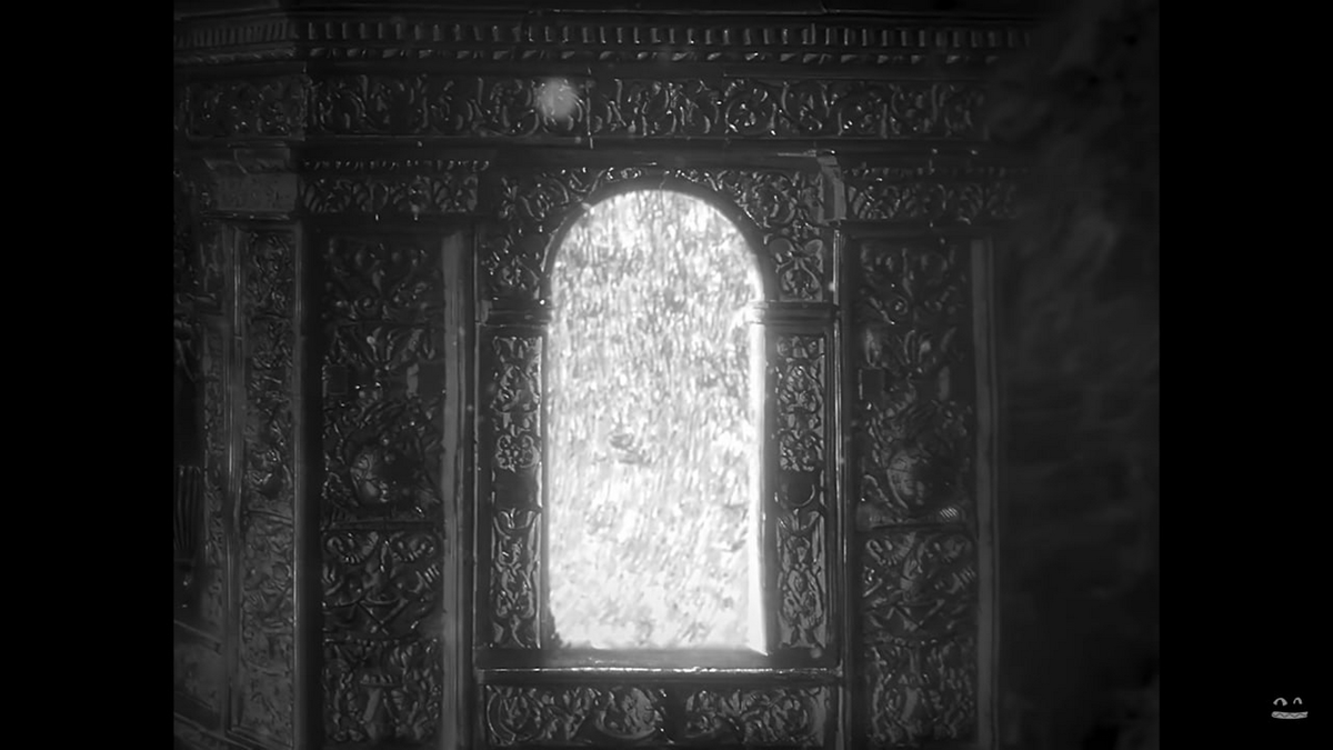 кадр из фильма (источник: ютуб-канал Осторожно: Собчак)