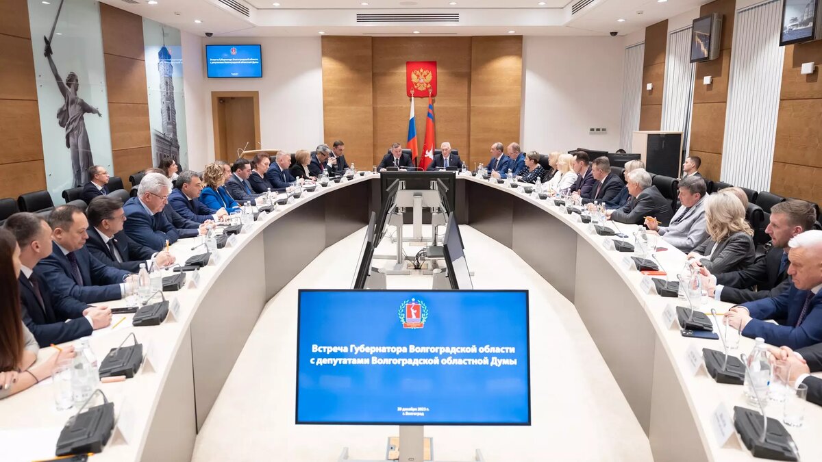     Встреча губернатора Андрея Бочарова с областными парламентариями была посвящена итогам развития волгоградского региона в уходящем году, а также планам на ближайший 10-летний период, сообщили в пресс-службе обладминистрации.