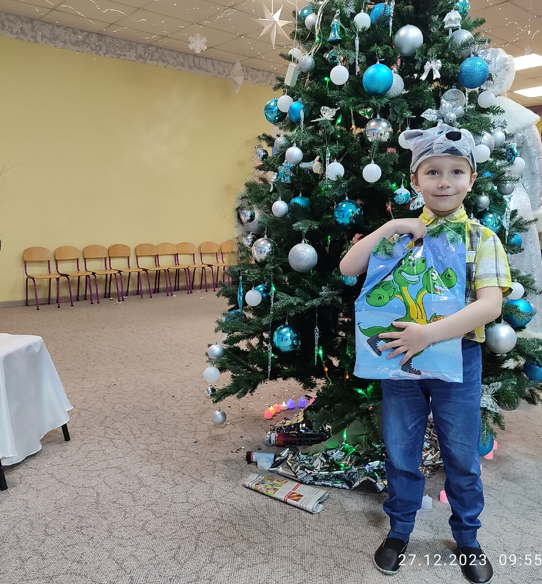 Вадя со своим подарком