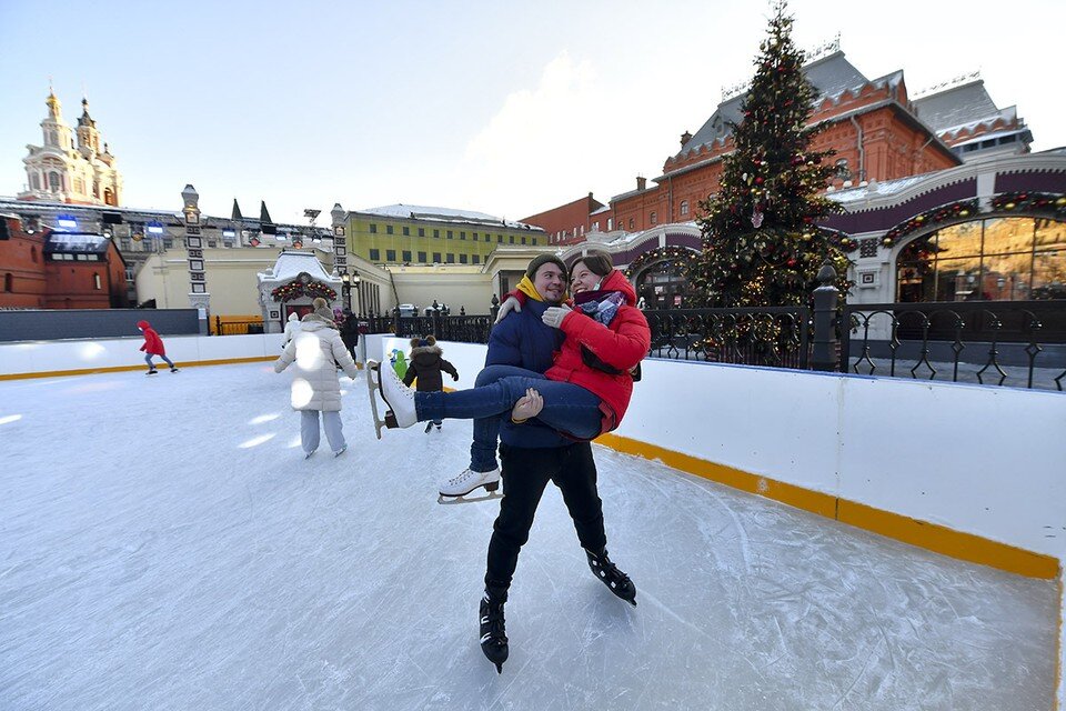    Публикуем время работы магазинов, парков, катков, рынков в Москве 31 декабря 2023 года Иван МАКЕЕВ