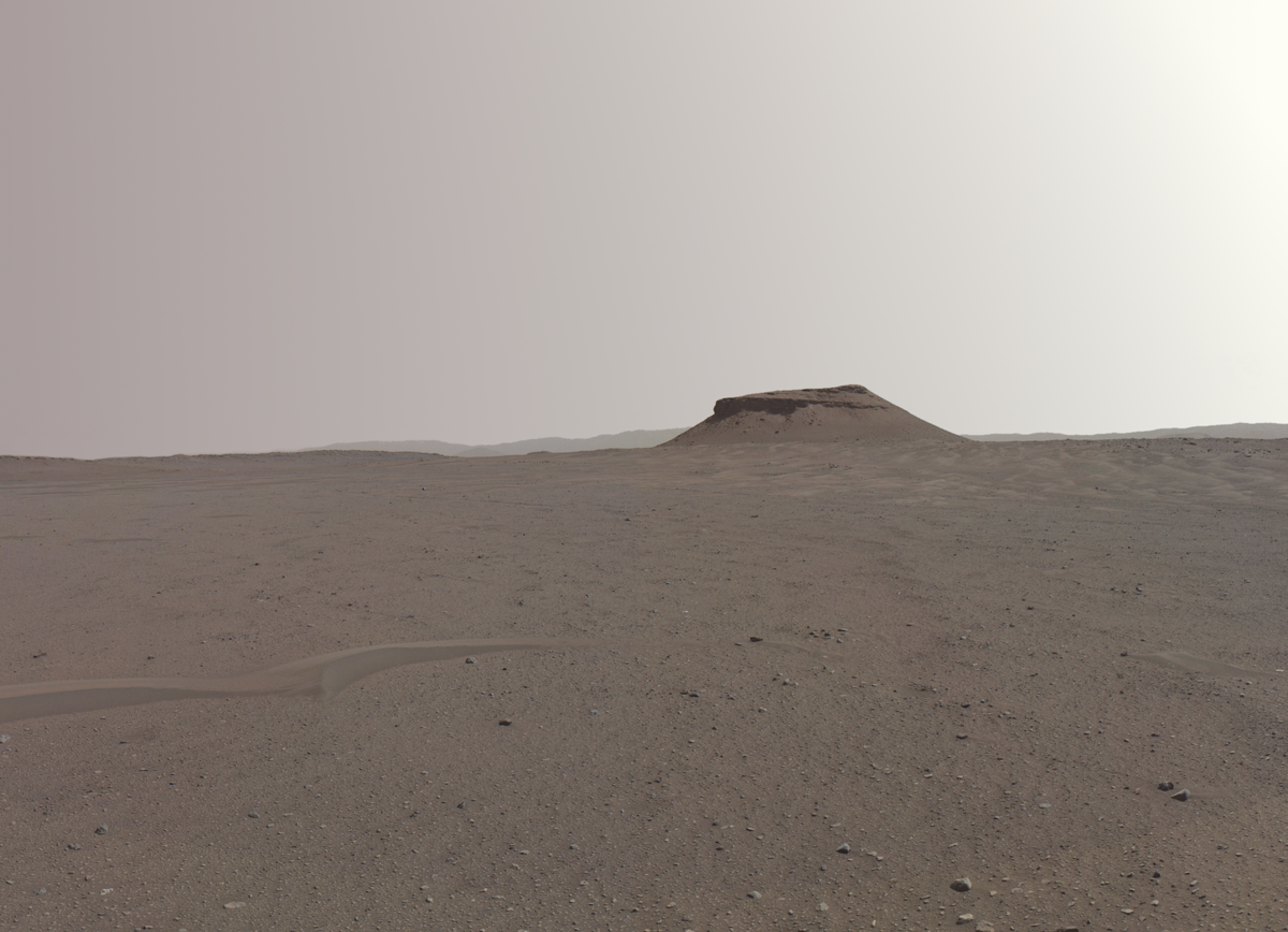 НАСА постоянно что-то химичит со своими компьютерными разукрашками, которые они преподносят как марсианские панорамы.