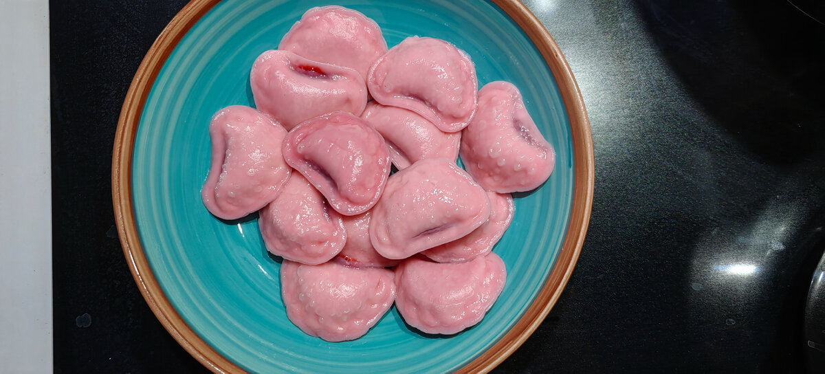 Вареники с вишней. Интересные 😀