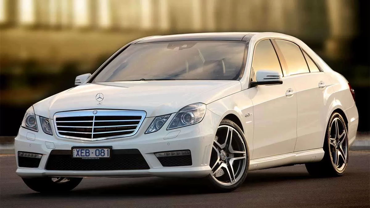 W212 дорест. Mercedes-Benz w212. Mercedes Benz e w212. Mercedes Benz e class w212 AMG. Мерседес Бенц е 212 АМГ.