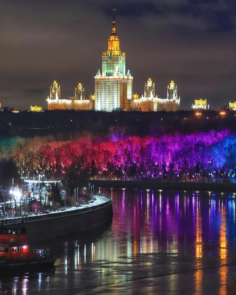 Смотровая мгу. Воробьёвы горы Москва парк. МГУ Воробьевы горы. МГУ И смотровая на Воробьевых горах. Москва вечером МГУ Воробьевы горы.