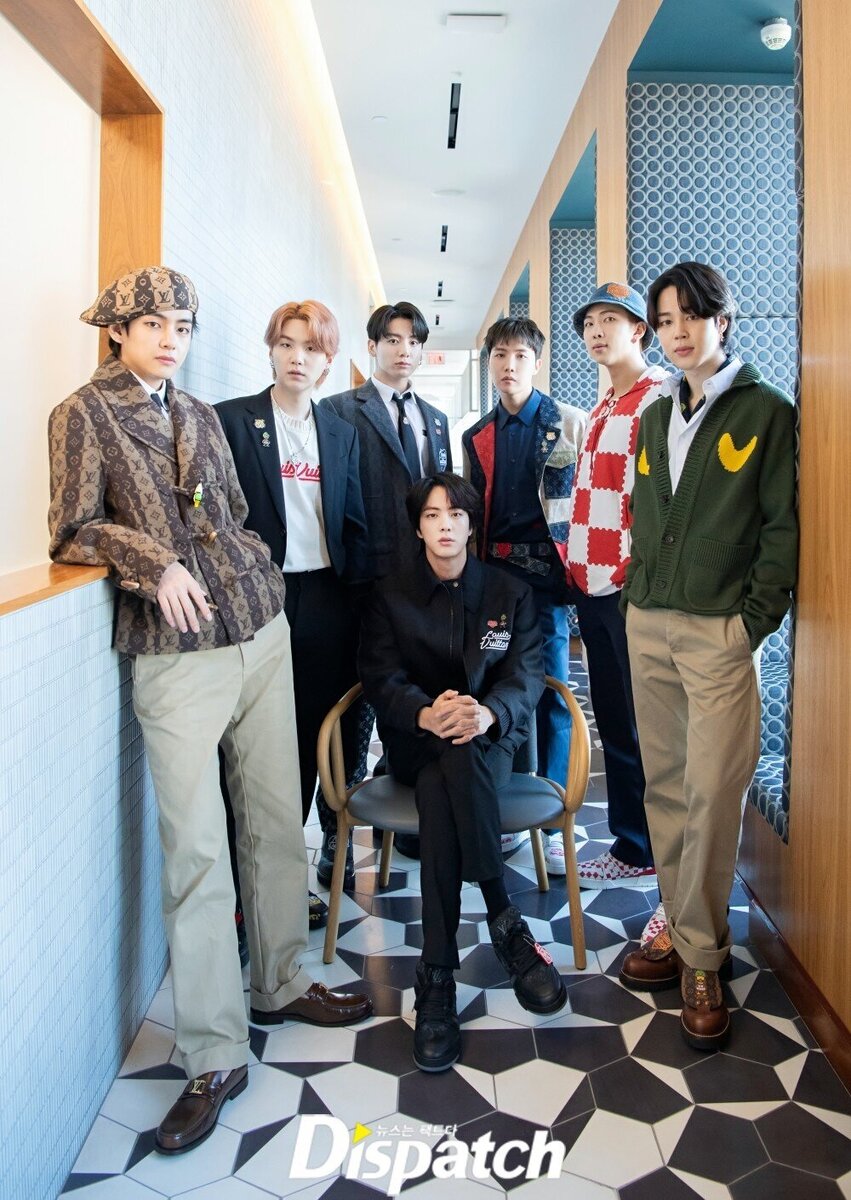 Бтс церемония совершеннолетия. Бтс грэмми 2022. Bts 2017. Новая группа бтс 2021. Бтс пусан 2022.