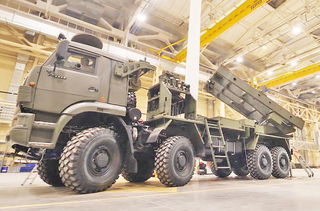 На фото: боевая машина инженерной системы дистанционного минирования (ИСДМ) «Земледелие». Изображением нового контейнера ОКР «Возрождение» наш медиаресурс не располагает.