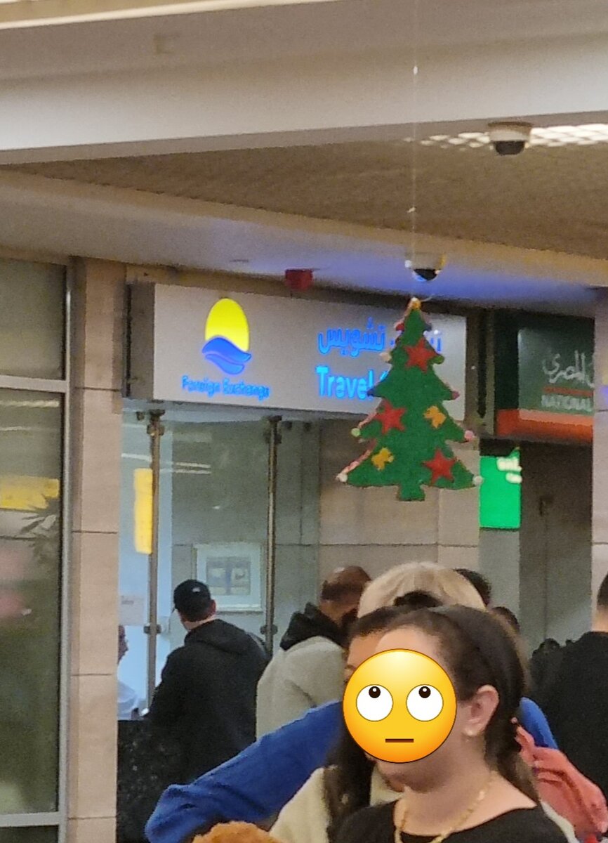 Так выглядит окно, где дают визу в аэропорту Каира