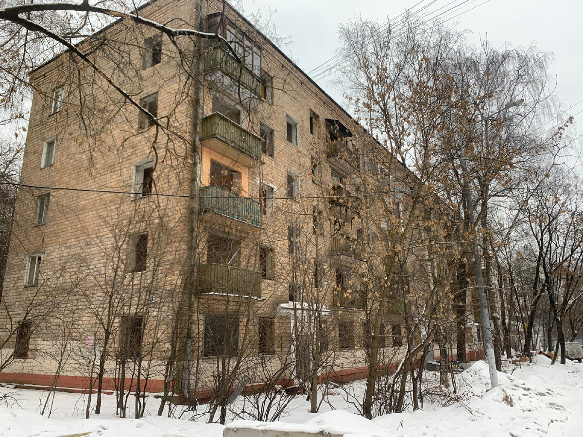 Это фото я сделал на следующий день, ибо охрана не дала это сделать в день залаза