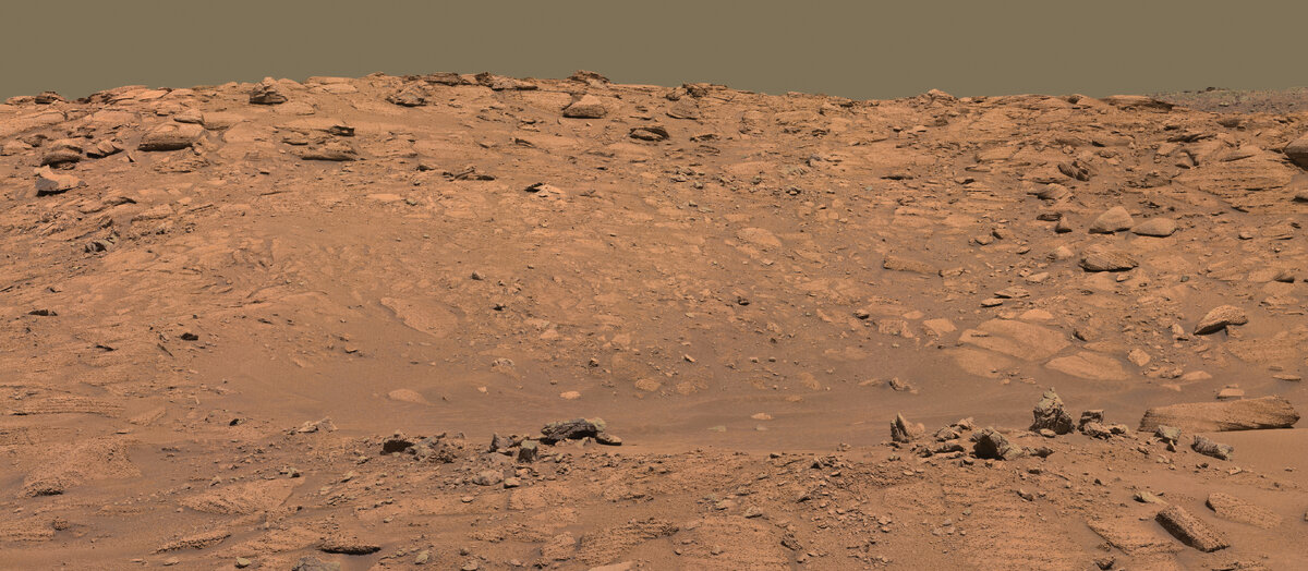 Новейшая телекамера мультохода "Curiosity" бороздящего просторы Марса запечатлела необычное атмосферное явление на Марсе.