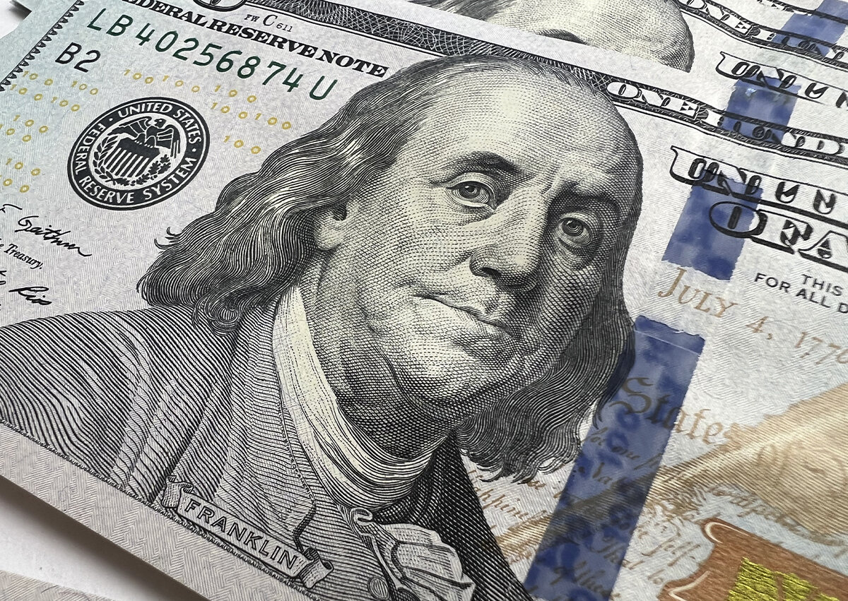    Экономисты назвали плюсы и минусы дедолларизации расчетов России