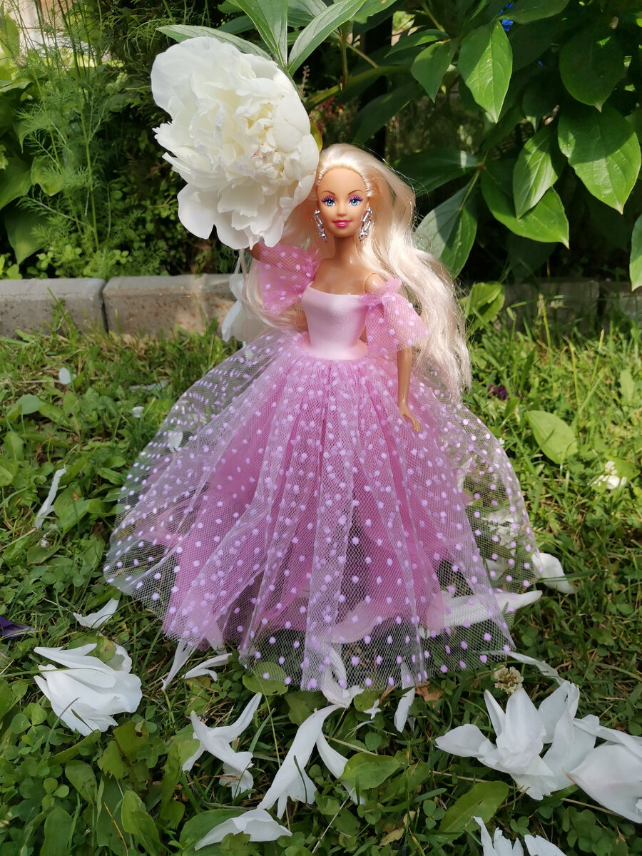 Бальное платье, которое тоже купила "для себя", и пион - первые попытки эстетичных съемок