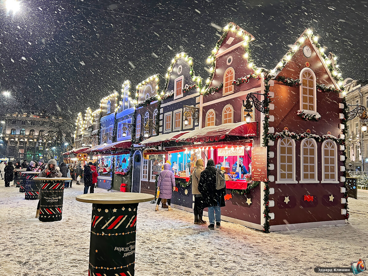 Гум-каток москва 2022. Парк горького и парк музеон. Санкт-петербург дворцовая площадь шоу. Куда сходить 3 ноября. Гум-каток москва.