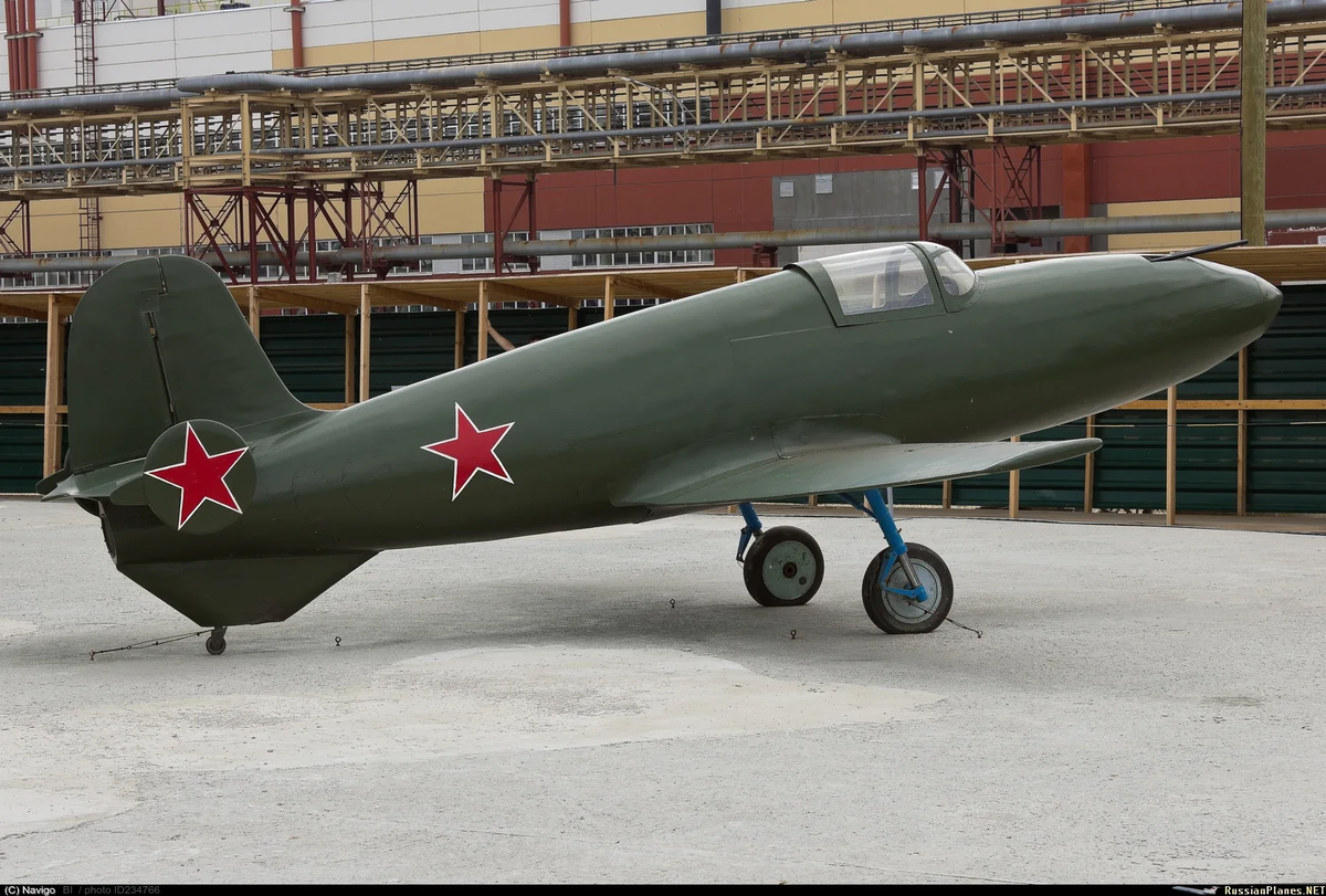 Первый в мире реактивный. Би-1 самолет Бахчиванджи. Би 2 самолет. Первый Советский реактивный самолёт би-1.. Би-2 истребитель.